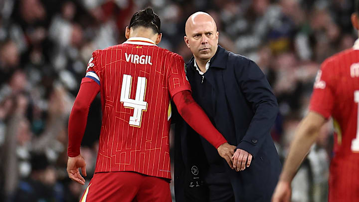 Auch in der kommenden Saison noch vereint? Kapitän Virgil van Dijk und Trainer Arne Slot