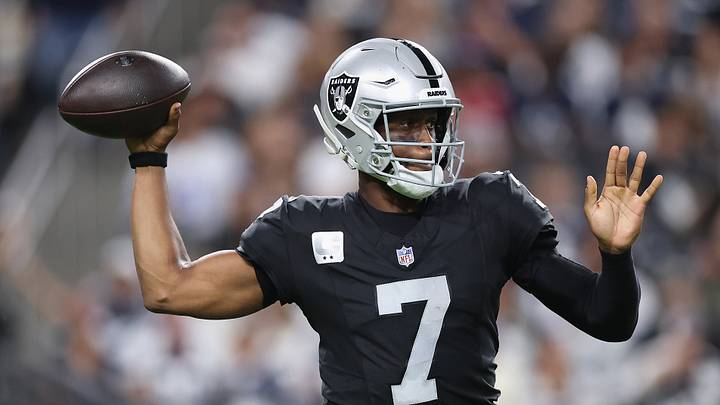 Geno Smith ha lanzado para 2082 yardas, 12 touchdowns y 13 intercepciones en 10 partidos con los Raiders.