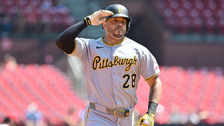 Aug 28, 2025; St. Louis, Missouri, USA;  Pittsburgh Pirates left fielder Tommy Pham (28) salutes teammates in the dugout after hitting a solo home run against the St. Louis Cardinals during the first inning at Busch Stadium. Mandatory Credit: Tim Vizer-Imagn Images
