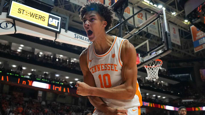 Tennessee forward Nate Ament (10)