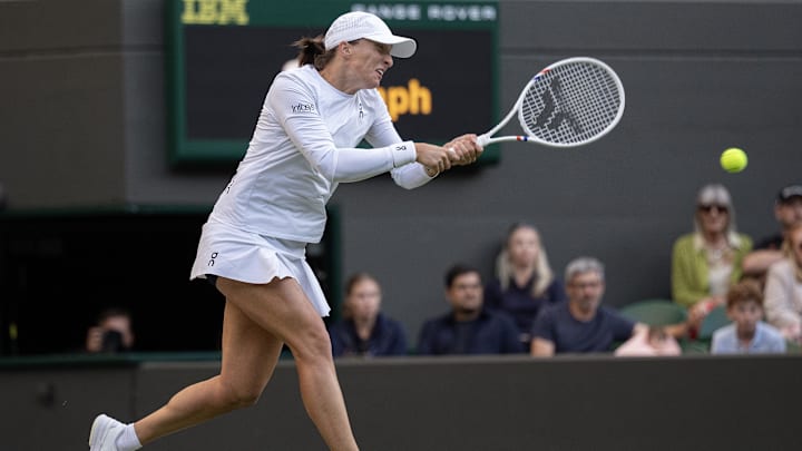 Iga Swiatek is a heavy favorite against Belinda Bencic in the semifinals at Wimbledon.