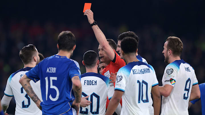 Cartão vermelho é instrumento para coibir violência