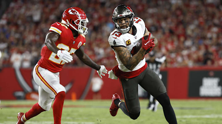Oct 2, 2022; Tampa, Florida, USA; Tampa Bay Buccaneers wide receiver Mike Evans (13) runs with the ball as Kansas City Chiefs cornerback Rashad Fenton (27) defends during the first half at Raymond James Stadium. Mandatory Credit: Kim Klement-Imagn Images Oct 2, 2022; Tampa, Florida, USA; Tampa Bay Buccaneers wide receiver Mike Evans (13) runs with the ball as Kansas City Chiefs cornerback Rashad Fenton (27) defends during the first half at Raymond James Stadium. Mandatory Credit: Kim Klement-Imagn Images
