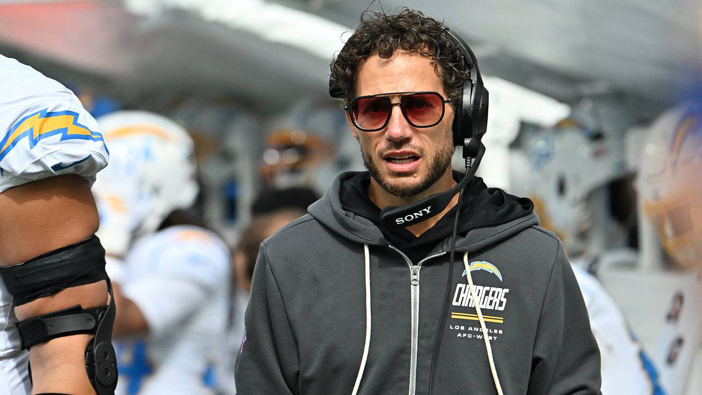 Why Did The Chargers Opt to Not Fire Mike McDaniel During the Bye Week?