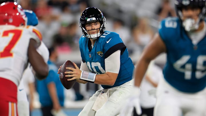 Jacksonville Jaguars quarterback Mac Jones (10) looks to pass during the third quarter of a preseason NFL football game Saturday, Aug. 10, 2024 at EverBank Stadium in Jacksonville, Fla. The Jacksonville Jaguars defeated the Kansas City Chiefs 26-13. 