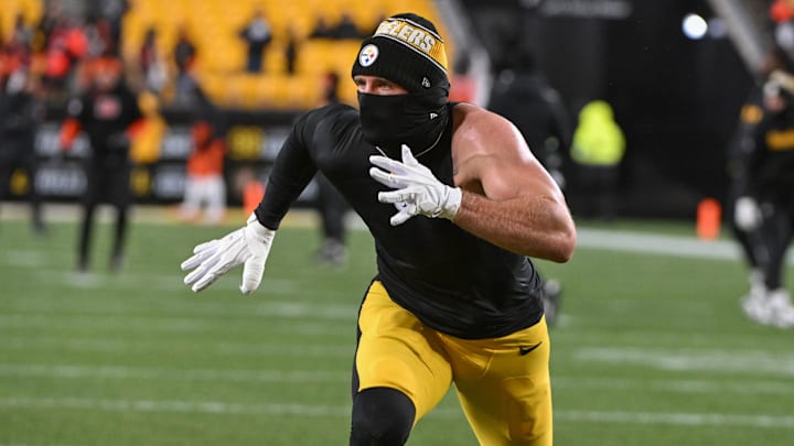 Jan 4, 2025; Pittsburgh, Pennsylvania, USA; Pittsburgh Steelers linebacker T.J. Watt (90) warms up for a game against the Cincinnati Bengals at Acrisure Stadium. Mandatory Credit: Barry Reeger-Imagn Images