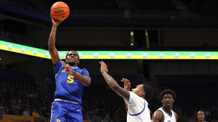 Dec 7, 2025; Pittsburgh, Pennsylvania, USA;  Hofstra Pride guard Cruz Davis (5) shoots over Pittsburgh Panthers guard Damarco Minor (right) during the first half against at the Petersen Events Center. Mandatory Credit: Charles LeClaire-Imagn Images