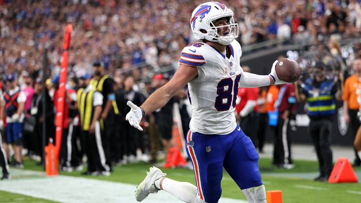 Buffalo Bills tight end Dalton Kincaid (86) reacts after scoring a touchdown in the third quarter against the Las Vegas Raiders at Allegiant Stadium. Mandatory Credit: David Brytus-Imagn Images Buffalo Bills tight end Dalton Kincaid (86) reacts after scoring a touchdown in the third quarter against the Las Vegas Raiders at Allegiant Stadium. Mandatory Credit: David Brytus-Imagn Images