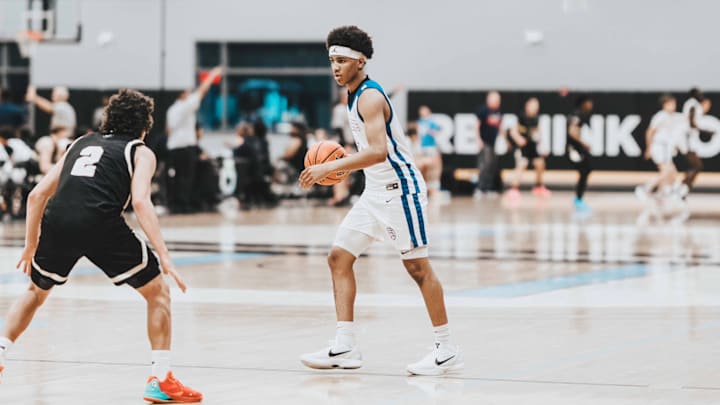 Davion Thompson from Chicago has a UW basketball offer. Davion Thompson from Chicago has a UW basketball offer.