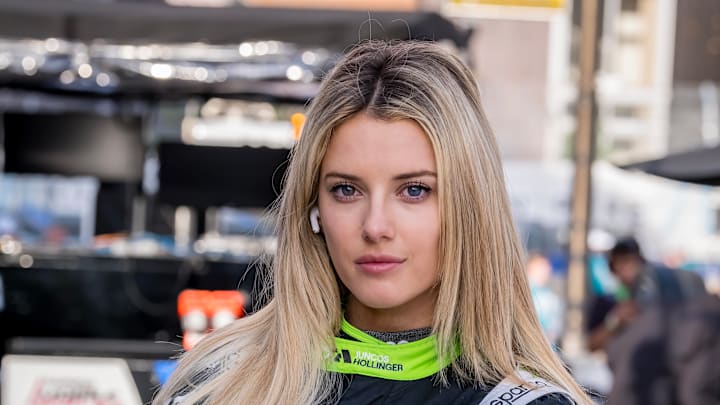 June 01 Detroit Grand Prix LINDSAY BREWER (R) (76) of Denver, Colorado prepares to practice for the Detroit Grand Prix on the Streets of Detroit in Detroit, MI.