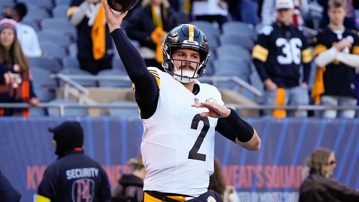 Nov 23, 2025; Chicago, Illinois, USA; Pittsburgh Steelers quarterback Mason Rudolph (2) warms up prior to a game against the Chicago Bears at Soldier Field. Mandatory Credit: David Banks-Imagn Images Nov 23, 2025; Chicago, Illinois, USA; Pittsburgh Steelers quarterback Mason Rudolph (2) warms up prior to a game against the Chicago Bears at Soldier Field. Mandatory Credit: David Banks-Imagn Images