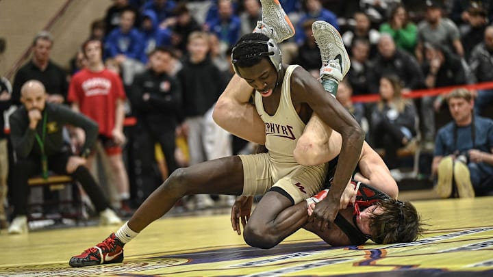 Willmont Kai defeats Emilio Albanese, securing his Championship for 114 lbs in the 2025 Districts XI AAA.