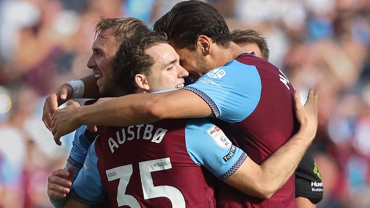 Edvin Austbø and Mohamadou Kanté scored their first league goals late to seal a victory versus Derby County. 