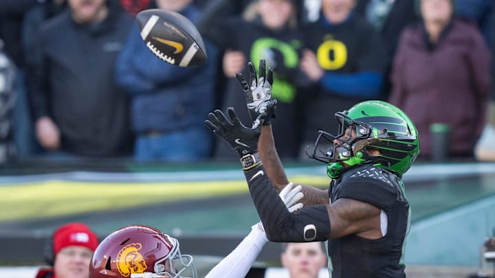 Shown here against USC, Malik Benson sealed the game for the Ducks with a 64-yard touchdown catch-and-run with 7:55 to play on 3rd and 8. Shown here against USC, Malik Benson sealed the game for the Ducks with a 64-yard touchdown catch-and-run with 7:55 to play on 3rd and 8.