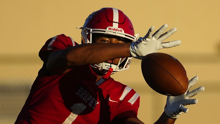 Brophy Prep wide receiver Devin Fitzgerald (1) makes a catch during a practice at Brophy College Prepatory in Phoenix on Sept. 4, 2024.
