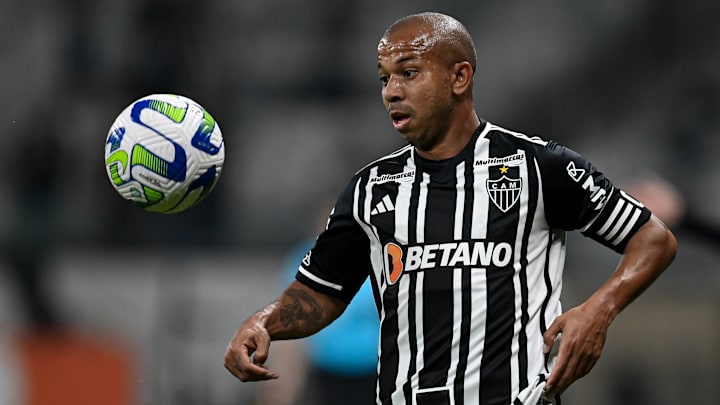 Lateral de 38 anos não pretende se aposentar após deixar o Galo 