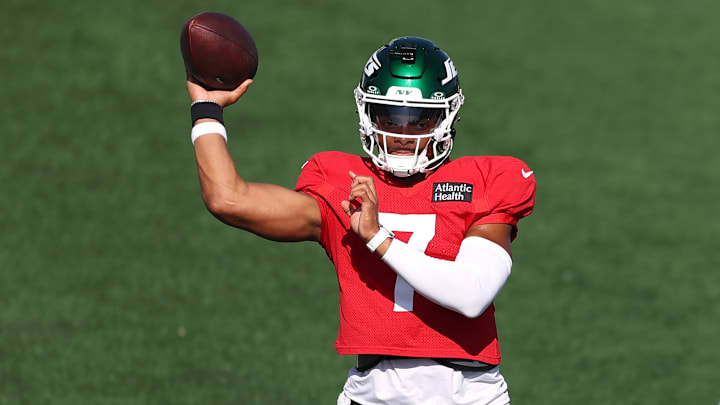 NY Jets quarterback Justin Fields