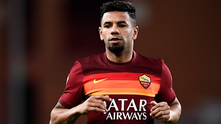 Atleta está com 33 anos de idade Atleta está com 33 anos de idade