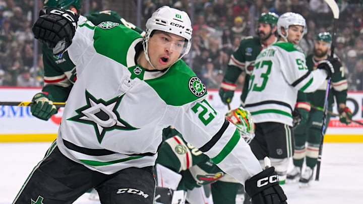 Jason Robertson and the Stars are home favorites against the Wild.