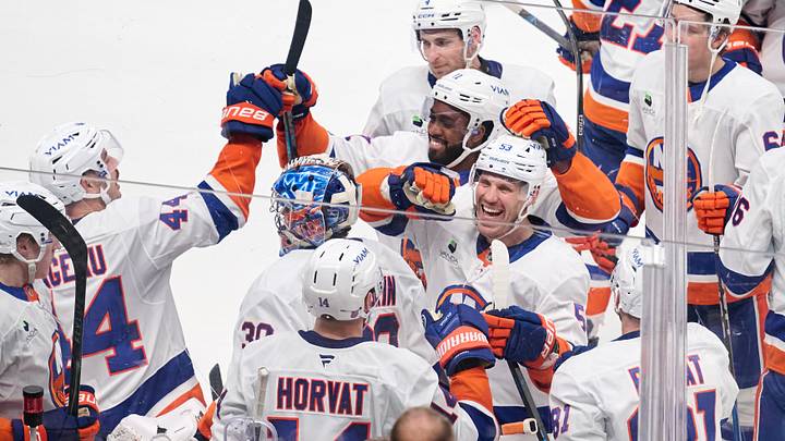 Mar 7, 2026; San Jose, California, USA; New York Islanders center Bo Horvat (14) celebrates with teammates after scoring the game-winning goal against the San Jose Sharks during the overtime period at SAP Center at San Jose. Mandatory Credit: Robert Edwards-Imagn Images Mar 7, 2026; San Jose, California, USA; New York Islanders center Bo Horvat (14) celebrates with teammates after scoring the game-winning goal against the San Jose Sharks during the overtime period at SAP Center at San Jose. Mandatory Credit: Robert Edwards-Imagn Images