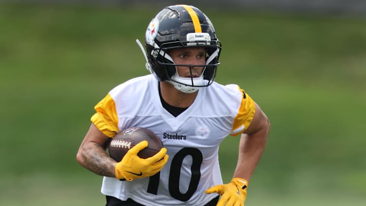 Jul 24, 2025; Latrobe, PA, USA;  Pittsburgh Steelers wide receiver Roman Wilson (10) participates in drills during training camp at Saint Vincent College. Mandatory Credit: Charles LeClaire-Imagn Images