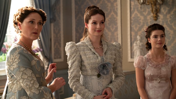 Bridgerton. (L to R) Ruth Gemmell as Lady Violet Bridgerton, Hannah Dodd as Francesca Bridgerton, Florence Hunt as Hyacinth Bridgerton in episode 304 of Bridgerton. Cr. Liam Daniel/Netflix © 2023