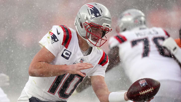 Jan 25, 2026; Denver, CO, USA; New England Patriots quarterback Drake Maye (10) prepares to hand the ball off against the Denver Broncos during the second half in the 2026 AFC Championship Game at Empower Field at Mile High. Mandatory Credit: Ron Chenoy-Imagn Images
