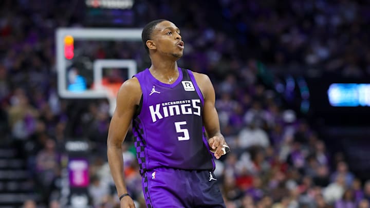 Jan 1, 2025; Sacramento, California, USA; Sacramento Kings guard De'Aaron Fox (5) reacts after scoring a basket during the fourth quarter against the Philadelphia 76ers at Golden 1 Center. Mandatory Credit: Sergio Estrada-Imagn Images