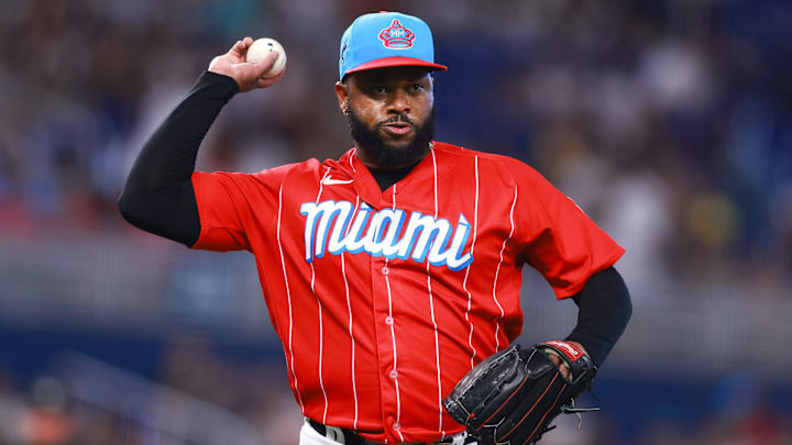Los Marlins celebran la salida de Johnny Cueto