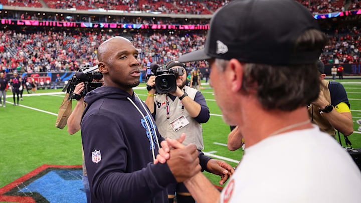 DeMeco Ryans and Kyle Shanahan meet at the 50 yard line after the Houston Texans earn a 26-15 win over the San Francisco 49ers DeMeco Ryans and Kyle Shanahan meet at the 50 yard line after the Houston Texans earn a 26-15 win over the San Francisco 49ers