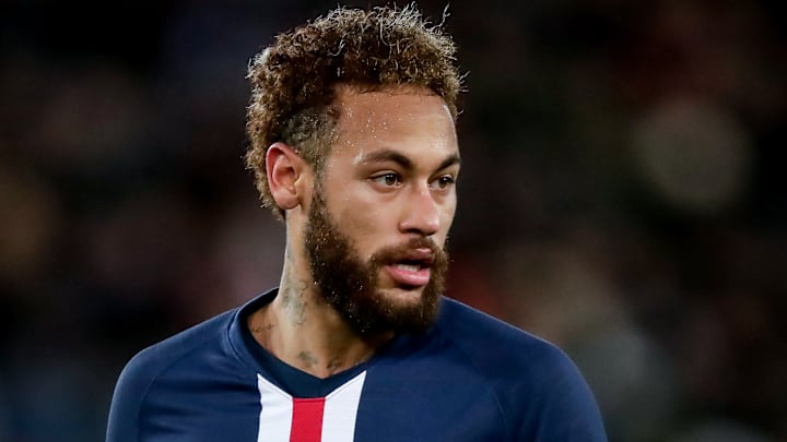 El fichaje más caro de la historia del fútbol lo comanda el brasileño Neymar Jr cuando el PSG le pagó 222 millones de euros al Barcelona.