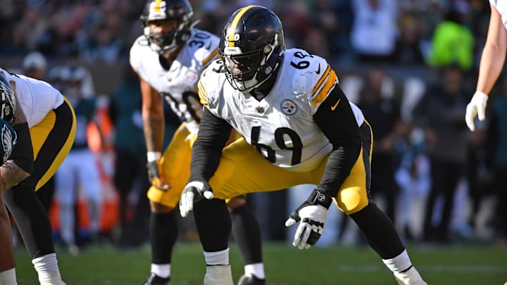 Pittsburgh Steelers guard Kevin Dotson (69)