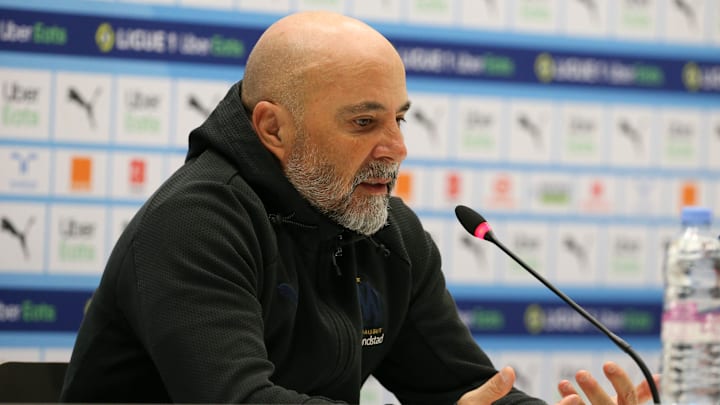 Le technicien argentin est visiblement agacé par le comportement des supporters de l'OM.