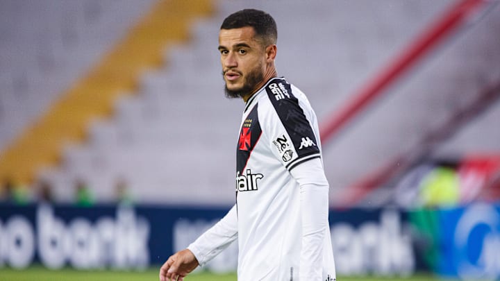 Philippe Coutinho retorna ao time titular do Vasco após cumprir suspensão contra o Fluminense