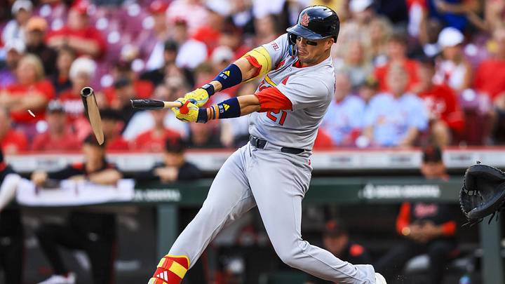 Aug 29, 2025; Cincinnati, Ohio, USA; St. Louis Cardinals outfielder Lars Nootbaar (21) breaks his bat on a pitch in the first inning against the Cincinnati Reds at Great American Ball Park. Mandatory Credit: Katie Stratman-Imagn Images Aug 29, 2025; Cincinnati, Ohio, USA; St. Louis Cardinals outfielder Lars Nootbaar (21) breaks his bat on a pitch in the first inning against the Cincinnati Reds at Great American Ball Park. Mandatory Credit: Katie Stratman-Imagn Images