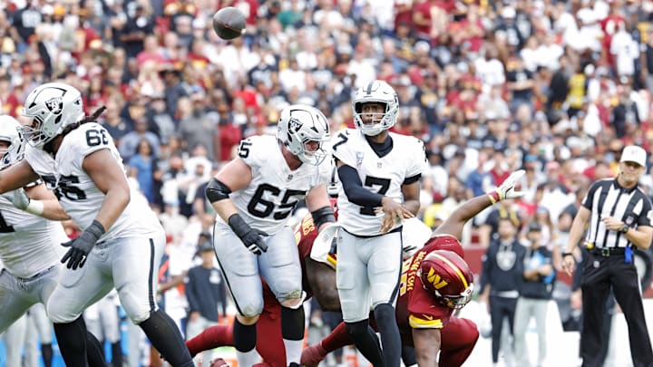 Sep 21, 2025; Landover, Maryland, USA; Las Vegas Raiders quarterback Geno Smith (7) throws a touchdown pass during the second half against the Washington Commanders at Northwest Stadium. Mandatory Credit: Amber Searls-Imagn Images Sep 21, 2025; Landover, Maryland, USA; Las Vegas Raiders quarterback Geno Smith (7) throws a touchdown pass during the second half against the Washington Commanders at Northwest Stadium. Mandatory Credit: Amber Searls-Imagn Images