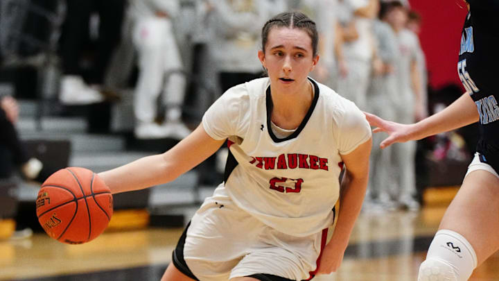 Pewaukee's Giselle Janowski (23) breaks for the paint during the game at home against McFarland on Friday, Dec. 22, 2023.