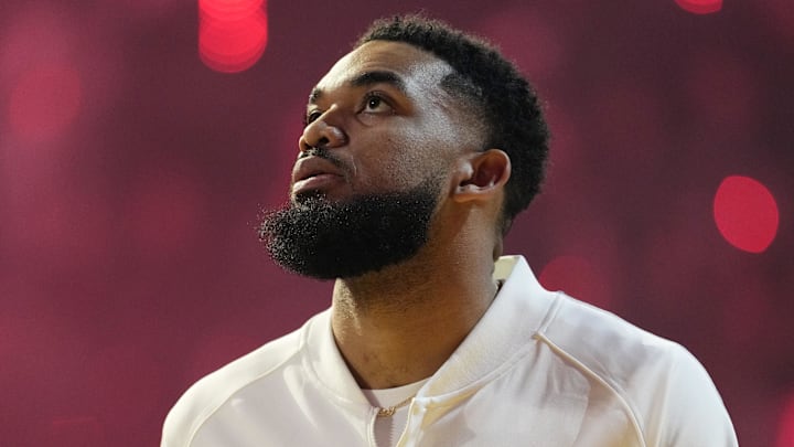 Feb 16, 2025; San Francisco, CA, USA; Chuck’s Global Stars forward Karl-Anthony Towns (32) of the New York Knicks warms up before the 2025 NBA All Star Game at Chase Center. Mandatory Credit: Kyle Terada-Imagn Images Feb 16, 2025; San Francisco, CA, USA; Chuck’s Global Stars forward Karl-Anthony Towns (32) of the New York Knicks warms up before the 2025 NBA All Star Game at Chase Center. Mandatory Credit: Kyle Terada-Imagn Images