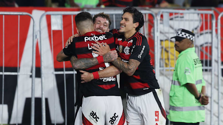 Flamengo venceu o Galo em casa e assumiu a liderança