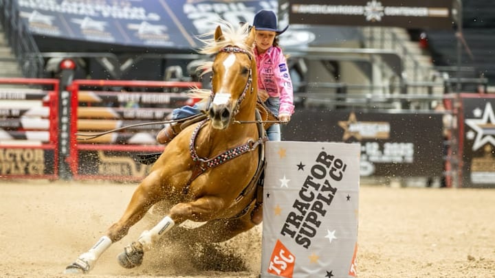 Dusky Lynn Hall and Aint Seen Famous Yet