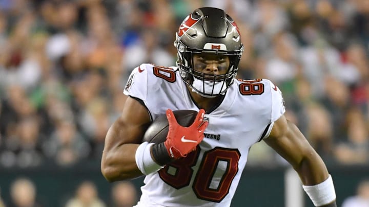 Oct 14, 2021; Philadelphia, Pennsylvania, USA; Tampa Bay Buccaneers tight end O.J. Howard (80) against the Philadelphia Eagles at Lincoln Financial Field. Mandatory Credit: Eric Hartline-Imagn Images Oct 14, 2021; Philadelphia, Pennsylvania, USA; Tampa Bay Buccaneers tight end O.J. Howard (80) against the Philadelphia Eagles at Lincoln Financial Field. Mandatory Credit: Eric Hartline-Imagn Images