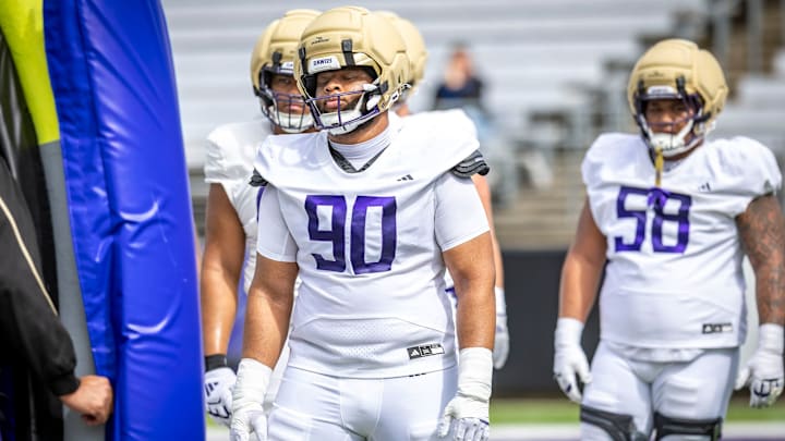Elinneus Davis (90) will be a defensive pillar this coming season. 