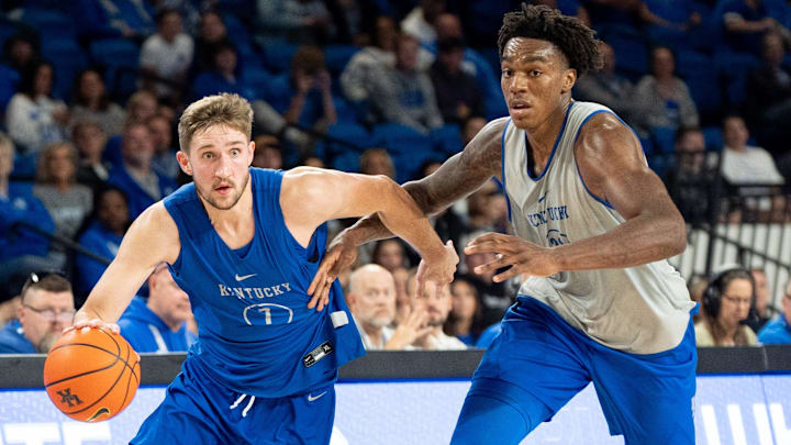 Kentucky Wildcats forward Andrew Carr (7) makes his way to the basket during the Kentucky Blue-White preseason event on Friday, Oct. 18, 2024 at the Memorial Coliseum.
