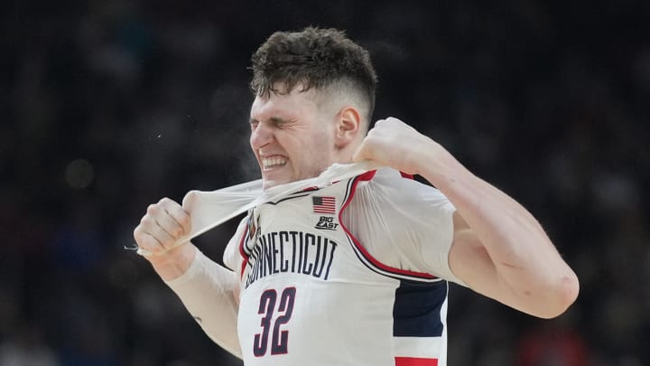 Apr 8, 2024; Glendale, AZ, USA; Connecticut Huskies center Donovan Clingan (32) reacts and rips his