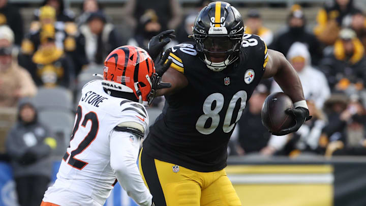Nov 16, 2025; Pittsburgh, Pennsylvania, USA;  Pittsburgh Steelers tight end Darnell Washington (80) runs after a catch as Cincinnati Bengals safety Geno Stone (22) defends during the third quarter at Acrisure Stadium. Mandatory Credit: Charles LeClaire-Imagn Images