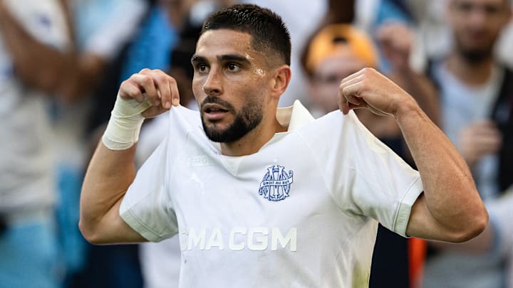 Maupay démarre titulaire.