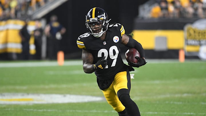 Aug 21, 2021; Pittsburgh, Pennsylvania, USA; Pittsburgh Steelers running back Kalen Ballage (29) moves the ball during the second quarter against the Detroit Lions at Heinz Field. Mandatory Credit: Philip G. Pavely-Imagn Images Aug 21, 2021; Pittsburgh, Pennsylvania, USA; Pittsburgh Steelers running back Kalen Ballage (29) moves the ball during the second quarter against the Detroit Lions at Heinz Field. Mandatory Credit: Philip G. Pavely-Imagn Images