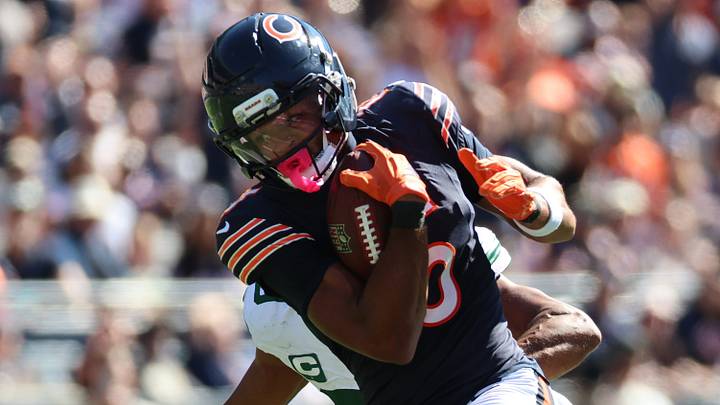 Oct 4, 2026; Chicago, Illinois, USA; Chicago Bears wide receiver Rome Odunze (15) makes a catch against the New York Jets during the second quarter at Soldier Field. Oct 4, 2026; Chicago, Illinois, USA; Chicago Bears wide receiver Rome Odunze (15) makes a catch against the New York Jets during the second quarter at Soldier Field.