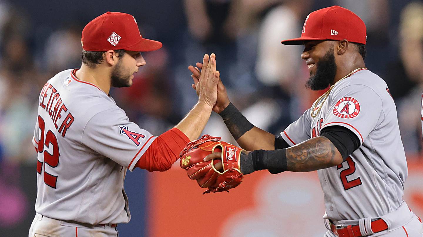 Ranking the 5 AL West shortstops heading into the 2023 season