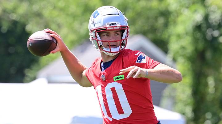 Jul 26, 2024; Foxborough, MA, USA; New England Patriots quarterback Drake Maye (10) throws a pass during training camp at Gillette Stadium. Mandatory Credit: Eric Canha-Imagn Images Jul 26, 2024; Foxborough, MA, USA; New England Patriots quarterback Drake Maye (10) throws a pass during training camp at Gillette Stadium. Mandatory Credit: Eric Canha-Imagn Images